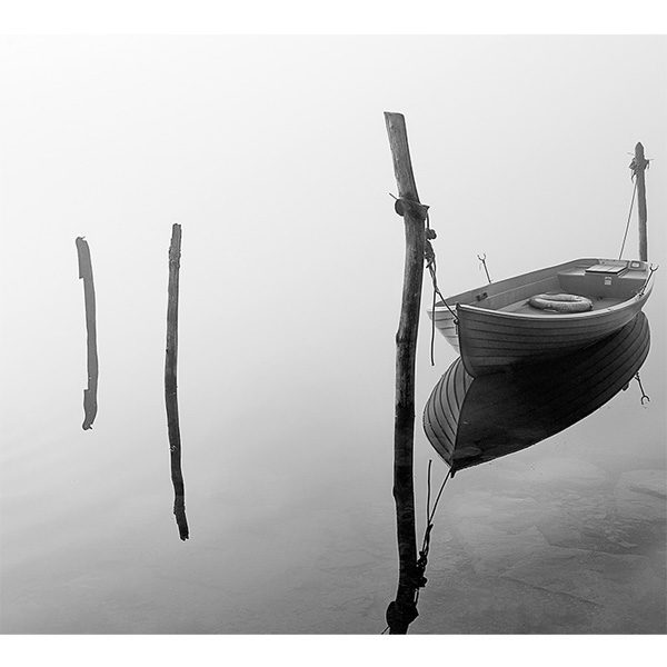Obraz łódka we mgle