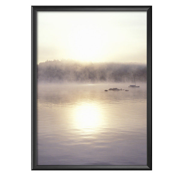 Plakat jezioro spowite mgłą jesiennego poranka