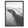 Plakat klif skąpany w gęstej mgle